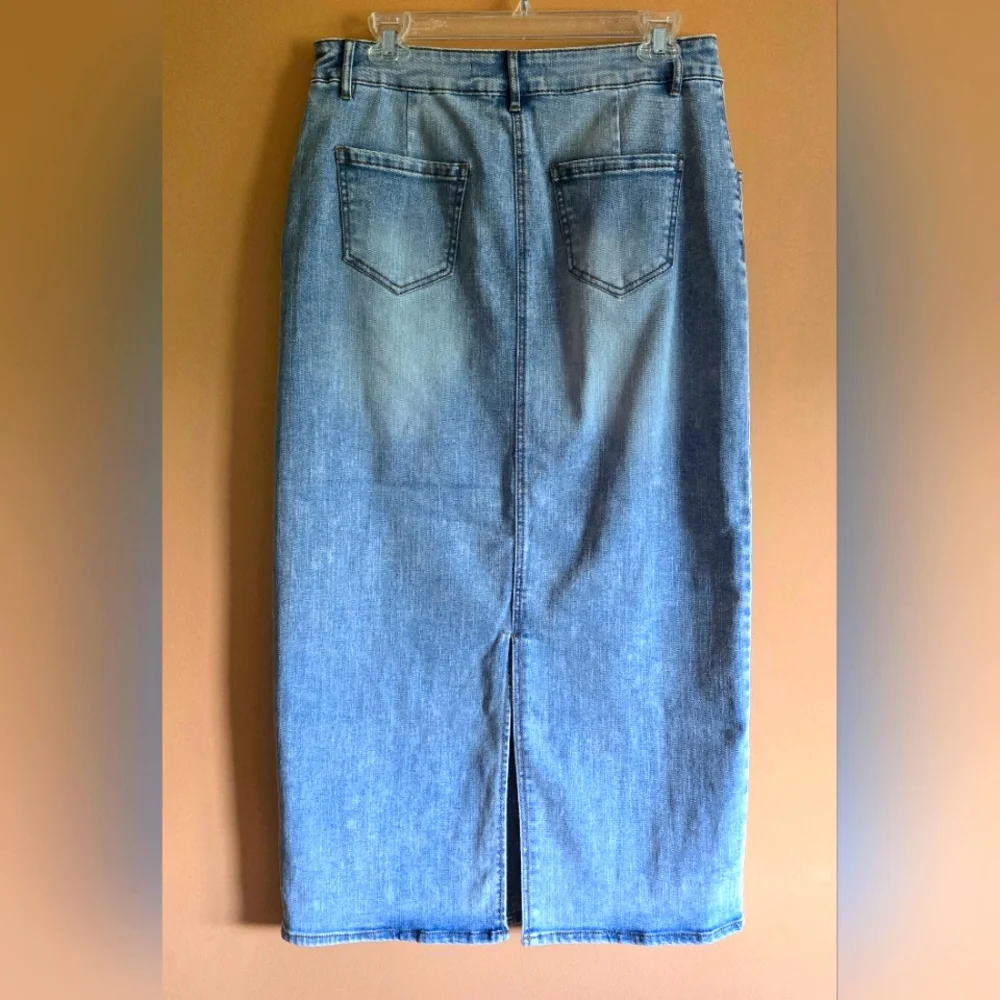 Cato NWT Light Denim Skirt, 6 (waist=15.5") - Picture 3 of 5